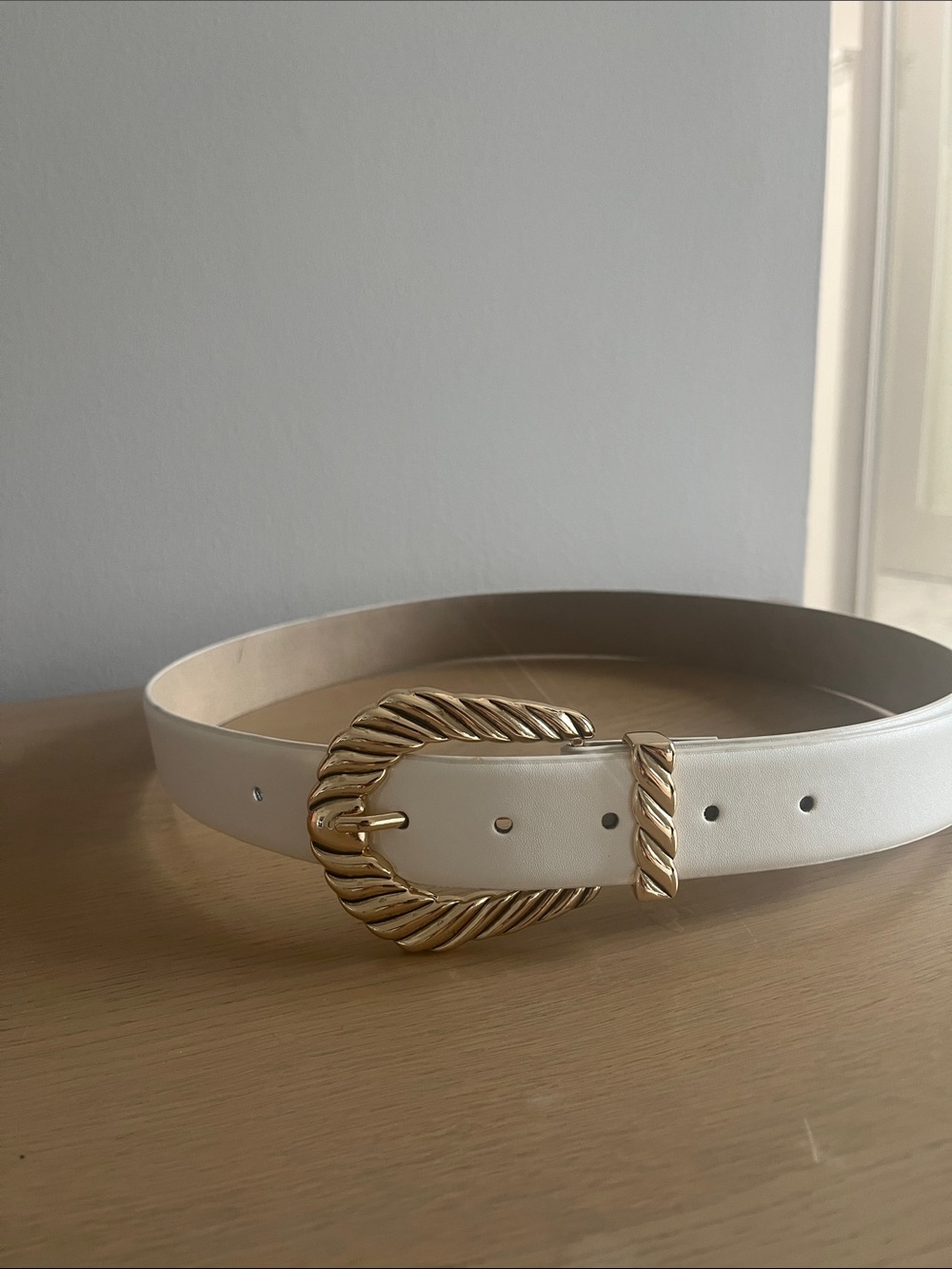🥰🥰White Belt with Gold Twisted Buckle - Women Accessories - Picture 4 of 11